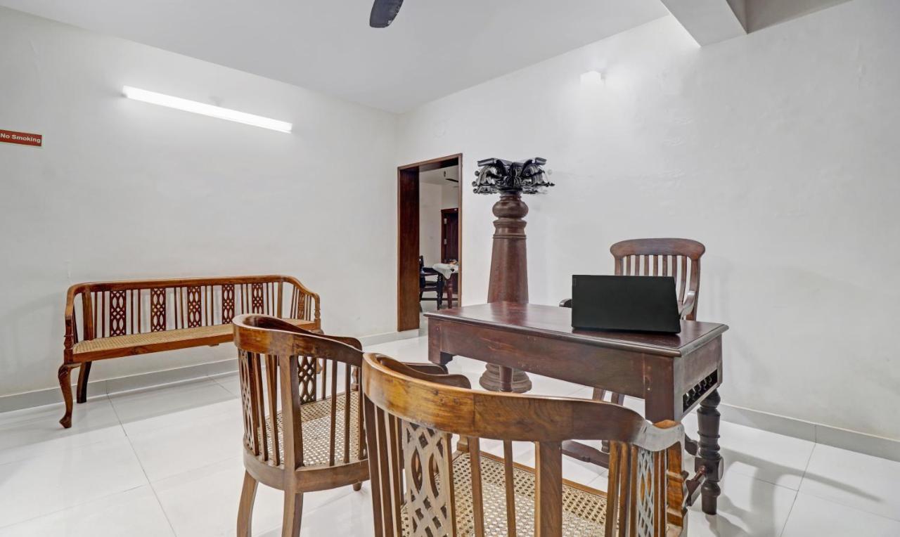 Treebo Backpackers Inn Kochi Buitenkant foto